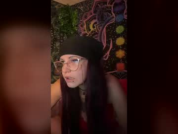 manicnikki93
